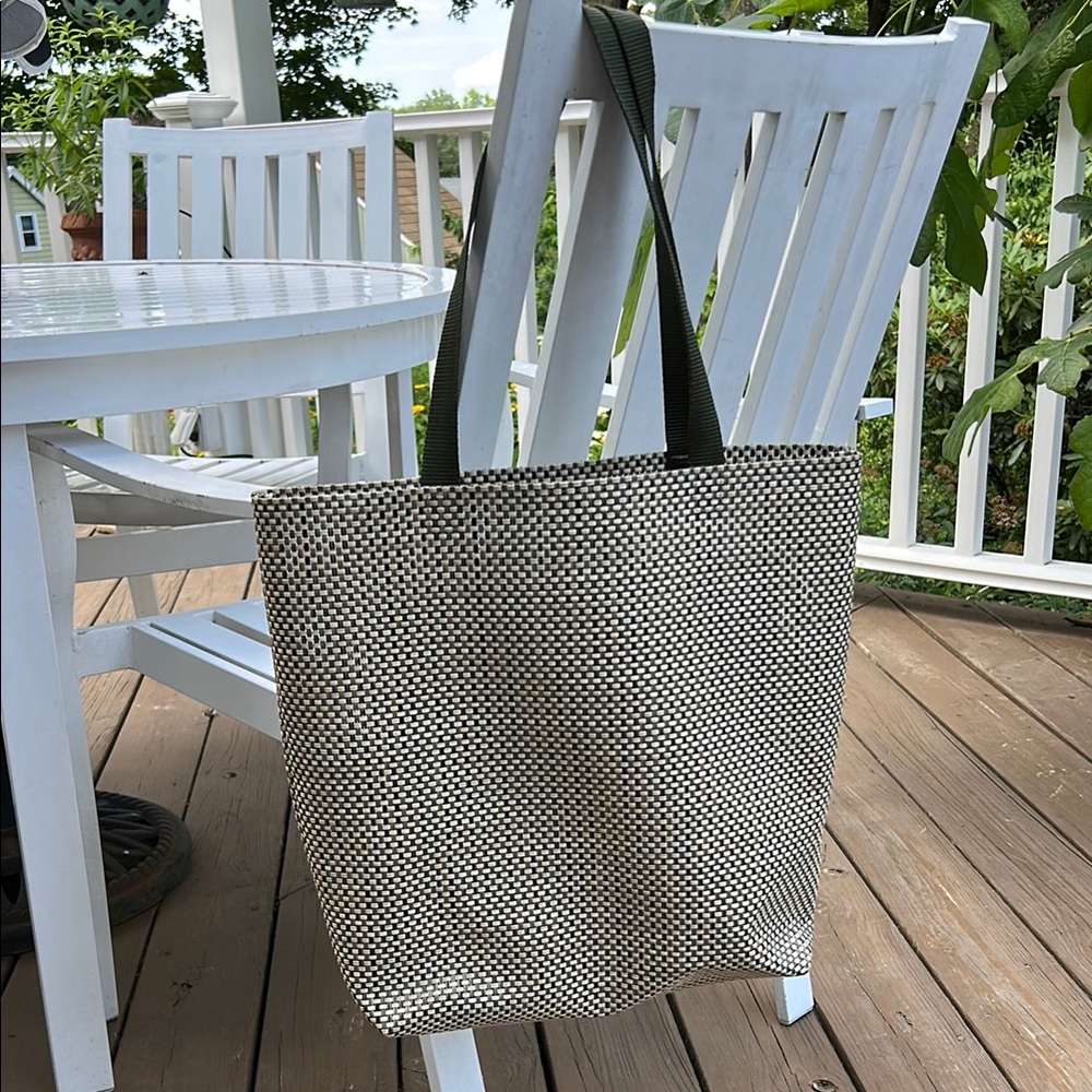 Cool webbed tote with olive straps in cream, gray and tan